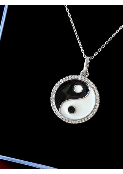 Yin Yang Sembolü Beyaz Taşlı Tasarım 925 Ayar Gümüş Kolye