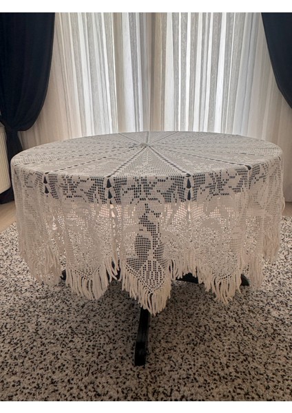 El Yapımı Dantel Masa Örtüsü