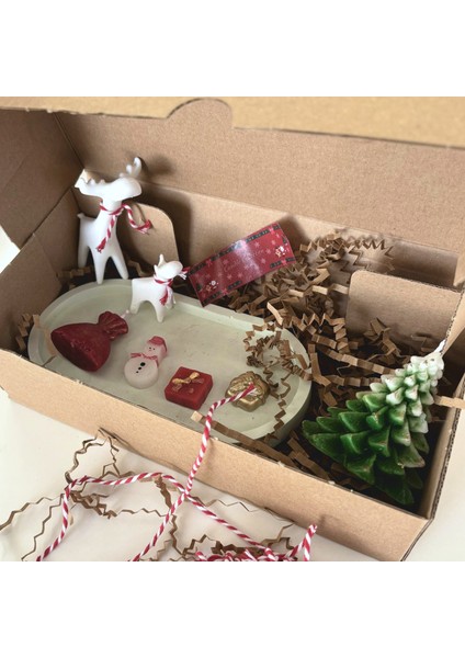 Yılbaşı Mum ve Biblo Seti 8 Parça Sunum Tabaklı Çam Ağaçlı Geyikli Kardan Adamlı - Yılbaşı Hediyesi modelleri