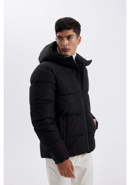 Regular Fit Kapüşonlu Şişme Mont Black fırsatları
