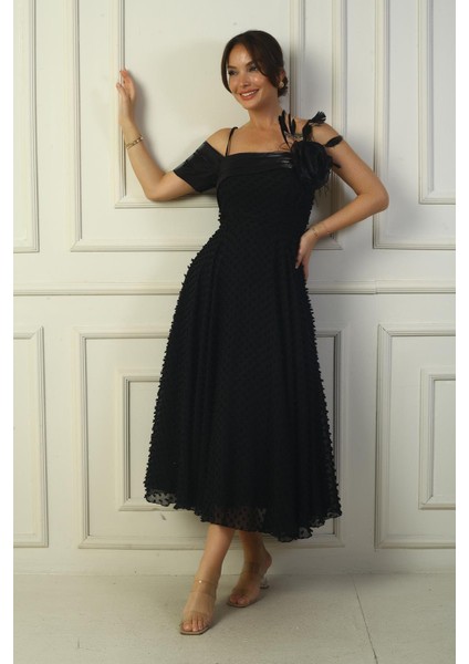 Kadın Ip Askılı Arkası Bağcıklı Düşük Tek Kol Tüy Broşlu Astarlı Pıtırcık Kumaş Elbise