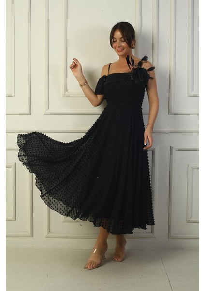 Kadın Ip Askılı Arkası Bağcıklı Düşük Tek Kol Tüy Broşlu Astarlı Pıtırcık Kumaş Elbise fiyatları