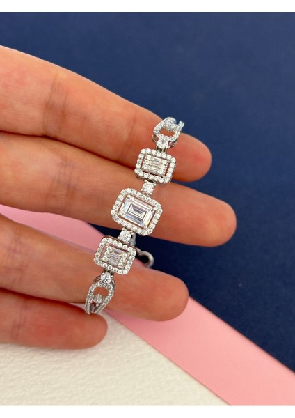 5,52 gr Silver Renk Dikey İki Farklı Baget Büyük-Küçük Zirkon Taşlı 925 Gümüş Kelepçe fiyatları