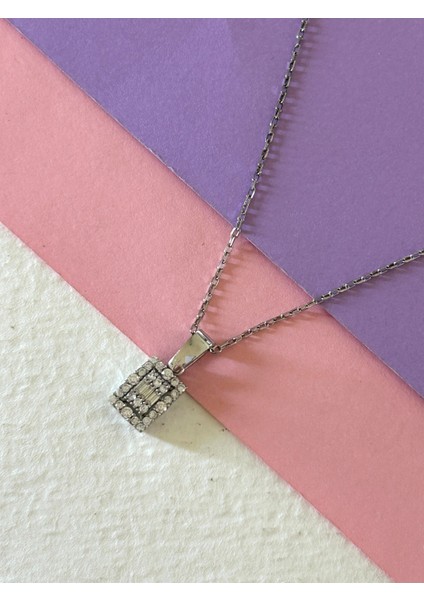 Silver Renk Minimal Taş Detaylı Baget 925 Gümüş Kolye