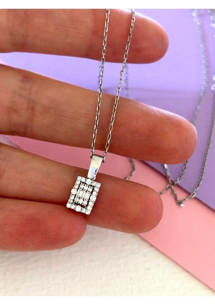 Silver Renk Minimal Taş Detaylı Baget 925 Gümüş Kolye