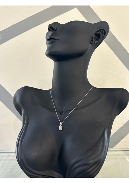 Silver Renk Minimal Taş Detaylı Baget 925 Gümüş Kolye