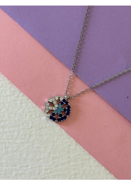 Silver Renk Küçük Yuvarlak Kar Tanesi Yarısı Beyaz Yarısı Mavi-Lacivert Zirkon Taşlı 925 Gümüş Kolye