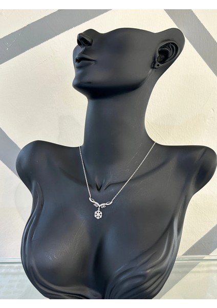 Silver Renk Tasarım Ucunda Kar Tanesi Zirkon Taşlı 925 Gümüş Kolye