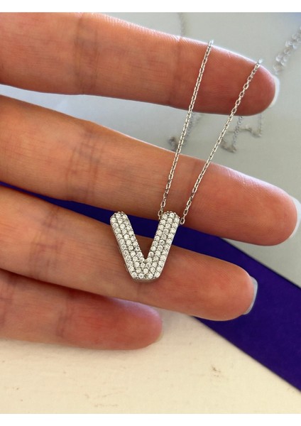 Taşlı V Harf 925 Gümüş Kolye