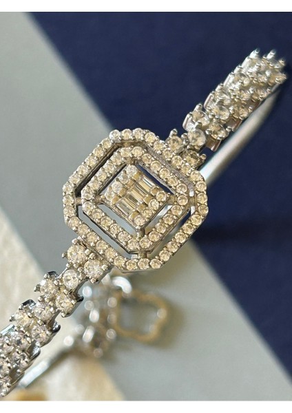 9,60 gr Silver Renk Baget Yanları Zirkon Taşlı 925 Gümüş Kelepçe modelleri