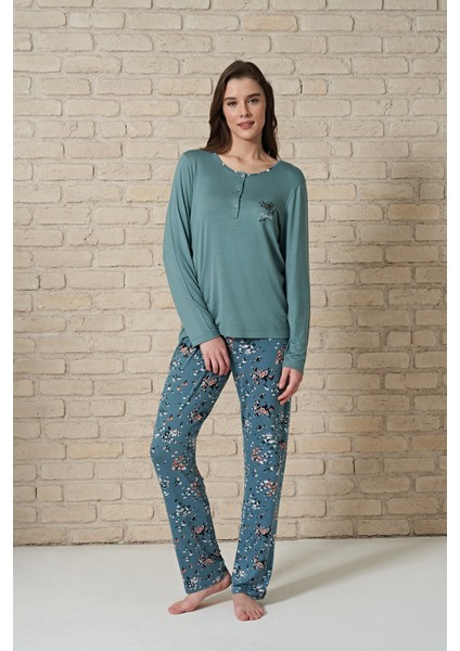 Kadın Düğme Detaylı Alt Kısmı Yaprak Desenli Uzun Kollu Pijama Takımı