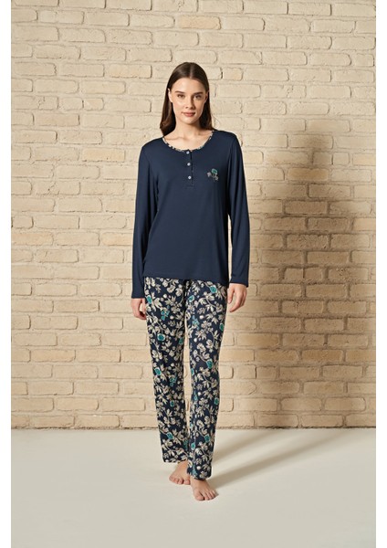 Kadın Düğme Detaylı Alt Kısmı Çiçek Desenli Uzun Kollu Pijama Takımı