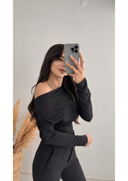 Lucky Düşük Omuz Drapeli Asimetrik Krep Bluz Siyah