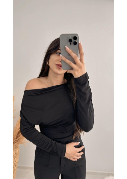 Lucky Düşük Omuz Drapeli Asimetrik Krep Bluz Siyah