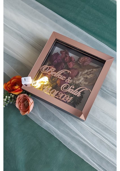 20X20X5 cm Ledli+Isimli Siyah-Rose Anı Çerçevesi! Yeni Moda Çiçek Anı Çerçevesi! fırsatları