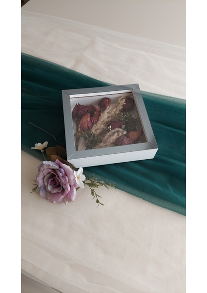 20X20X5 cm Beyaz-Füme Anı Çerçevesi! Yeni Moda Çiçek Anı Çerçevesi!