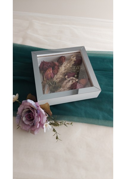 20X20X5 cm Beyaz-Füme Anı Çerçevesi! Yeni Moda Çiçek Anı Çerçevesi! modelleri