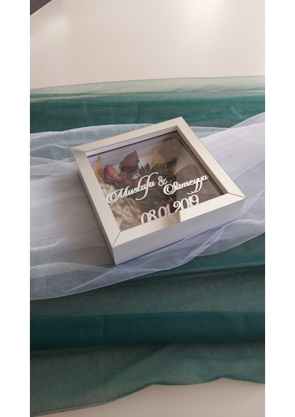 20X20X5 cm Isimli Beyaz-Gümüş Anı Çerçevesi! Yeni Moda Çiçek Anı Çerçevesi! fiyatları