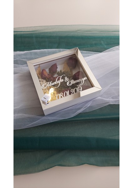20X20X5 cm Ledli+Isimli Beyaz-Gümüş Anı Çerçevesi! Yeni Moda Çiçek Anı Çerçevesi! modelleri