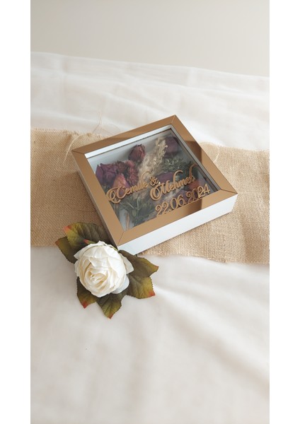 20X20X5 cm Isimli Beyaz-Bronz Anı Çerçevesi! Yeni Moda Çiçek Anı Çerçevesi!