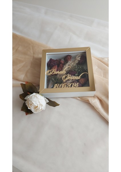 20X20X5 cm Isimli Beyaz-Gold Anı Çerçevesi! Yeni Moda Çiçek Anı Çerçevesi! fırsatları