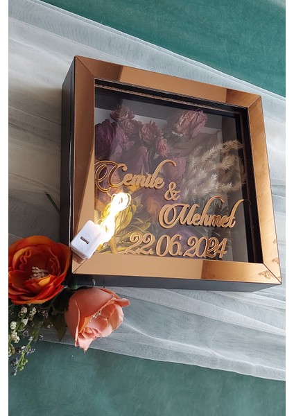 20X20X5 cm Ledli+Isimli Siyah-Bronz Anı Çerçevesi! Yeni Moda Çiçek Anı Çerçevesi! fırsatları