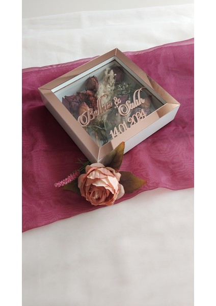 20X20X5 cm Isimli Beyaz-Rose Anı Çerçevesi! Yeni Moda Çiçek Anı Çerçevesi!