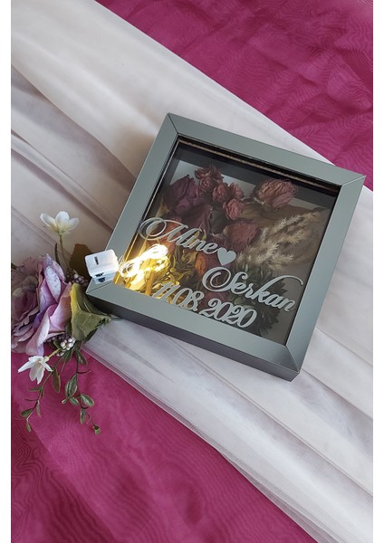 20X20X5 cm Ledli+Isimli Siyah-Füme Anı Çerçevesi! Yeni Moda Çiçek Anı Çerçevesi!