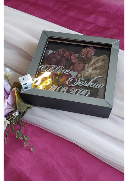 20X20X5 cm Ledli+Isimli Siyah-Füme Anı Çerçevesi! Yeni Moda Çiçek Anı Çerçevesi! fiyatları