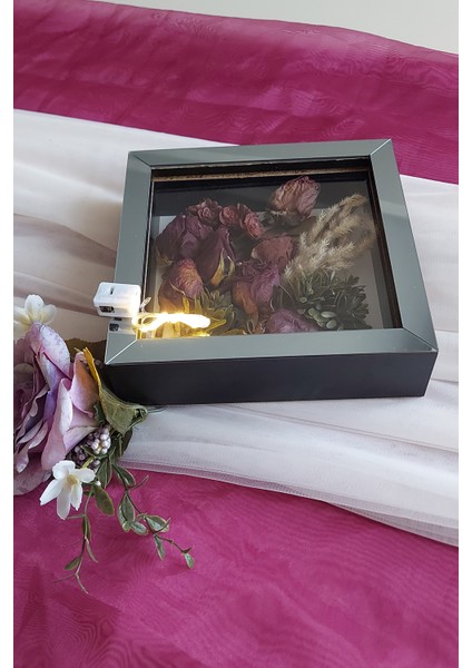 20X20X5 cm Ledli Siyah-Füme Anı Çerçevesi! Yeni Moda Çiçek Anı Çerçevesi! modelleri