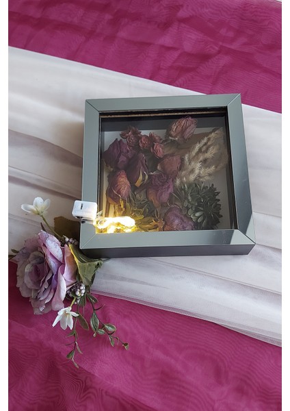 20X20X5 cm Ledli Siyah-Füme Anı Çerçevesi! Yeni Moda Çiçek Anı Çerçevesi! fırsatları
