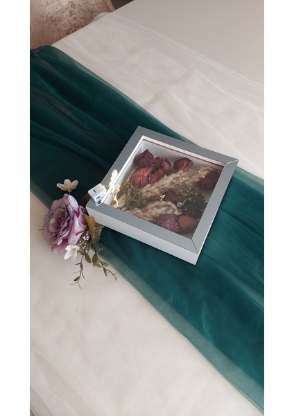 20X20X5 cm Ledli Beyaz-Füme Anı Çerçevesi! Yeni Moda Çiçek Anı Çerçevesi! fiyatları