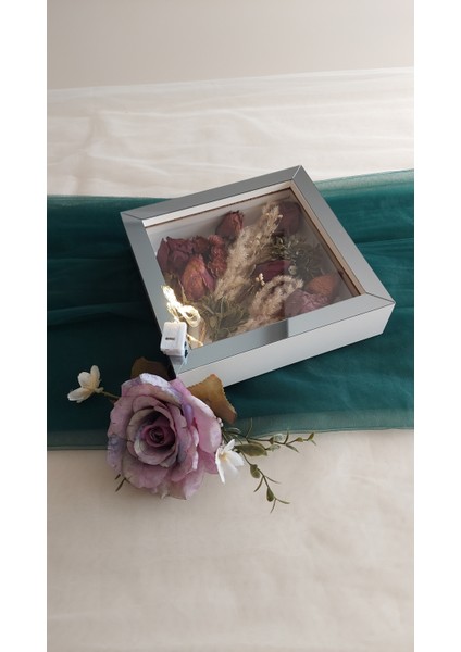 20X20X5 cm Ledli Beyaz-Füme Anı Çerçevesi! Yeni Moda Çiçek Anı Çerçevesi! modelleri