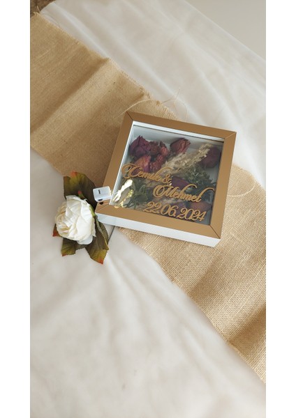 20X20X5 cm Ledli+Isimli Beyaz-Bronz Anı Çerçevesi! Yeni Moda Çiçek Anı Çerçevesi!