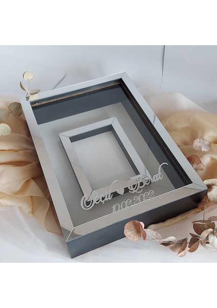 25 x 35 cm Yarı Kaplama Isimli Siyah-Gümüş Anı Çerçevesi! Yeni Moda Çiçek Anı Çerçevesi! fiyatları