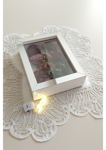 15 x 20 x 5 cm Ledli Beyaz-Gümüş Anı Çerçevesi! Yeni Moda Çiçek Anı Çerçevesi!