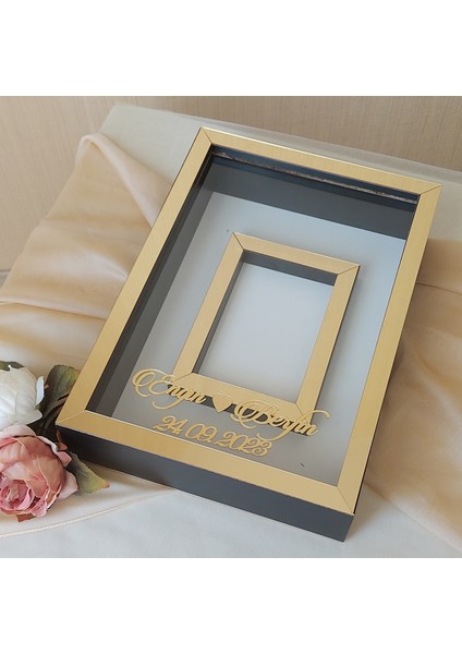 25 x 35 cm Yarı Kaplama Isimli Siyah-Gold Anı Çerçevesi! Yeni Moda Çiçek Anı Çerçevesi! fiyatları
