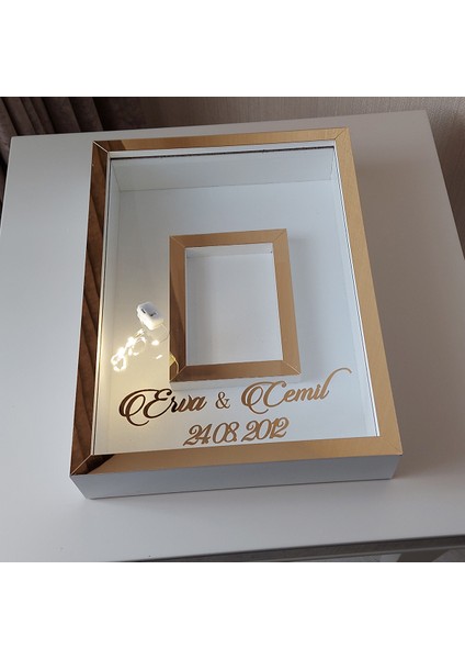 30 x 40 cm Yarı Kaplama Ledli+Isimli Beyaz-Gold Anı Çerçevesi! Yeni Moda Çiçek Anı Çerçevesi!