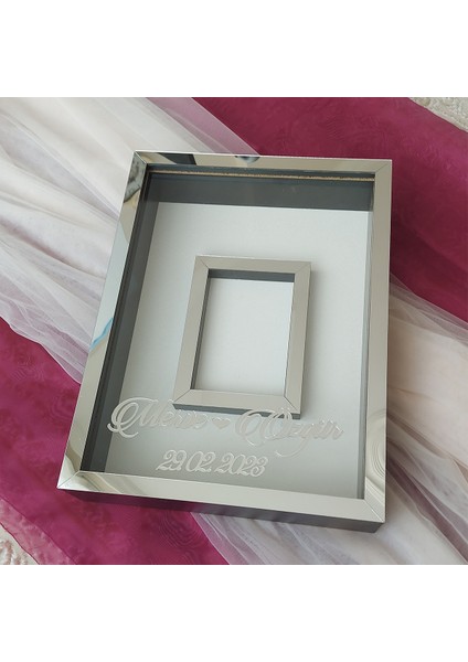 30 x 40 cm Yarı Kaplama Isimli Siyah-Gümüş Anı Çerçevesi! Yeni Moda Çiçek Anı Çerçevesi!