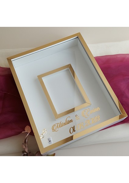 40 x 50 cm Yarı Kaplama Ledli+Isimli Beyaz-Gold Anı Çerçevesi! Yeni Moda Çiçek Anı Çerçevesi! fiyatları
