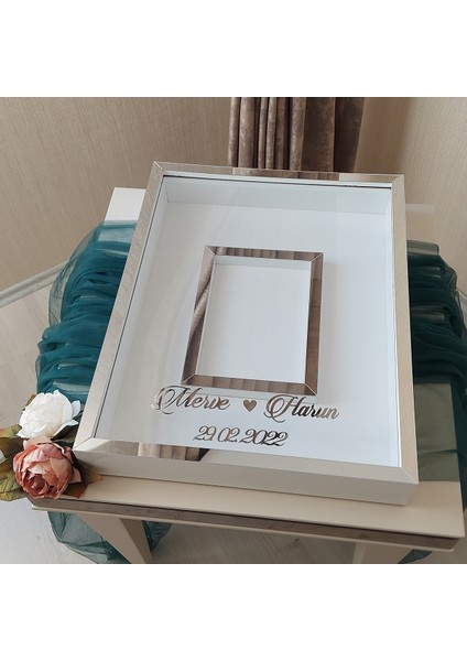 40 x 50 cm Yarı Kaplama Isimli Beyaz-Gümüş Anı Çerçevesi! Yeni Moda Çiçek Anı Çerçevesi! fiyatları