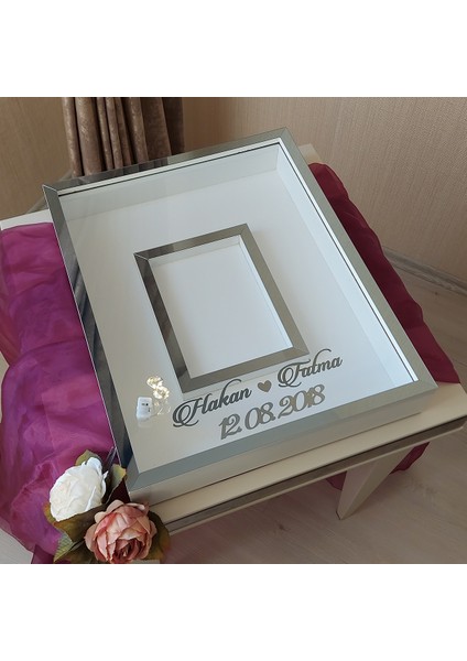 40 x 50 cm Yarı Kaplama Ledli+Isimli Beyaz-Füme Anı Çerçevesi! Yeni Moda Çiçek Anı Çerçevesi!
