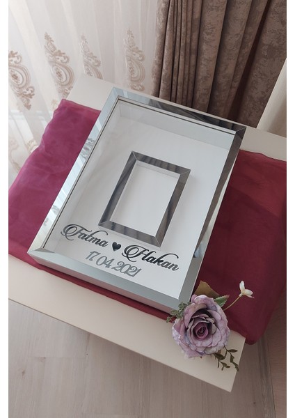 30 x 40 cm Yarı Kaplama Isimli Beyaz-Füme Anı Çerçevesi! Yeni Moda Çiçek Anı Çerçevesi!