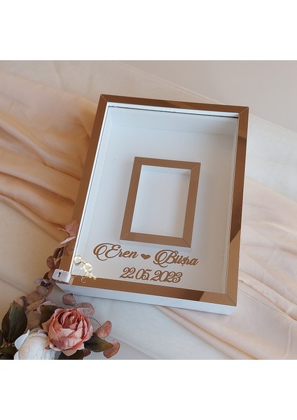30 x 40 cm Yarı Kaplama Ledli+Isimli Beyaz-Bronz Anı Çerçevesi! Yeni Moda Çiçek Anı Çerçevesi! fiyatları