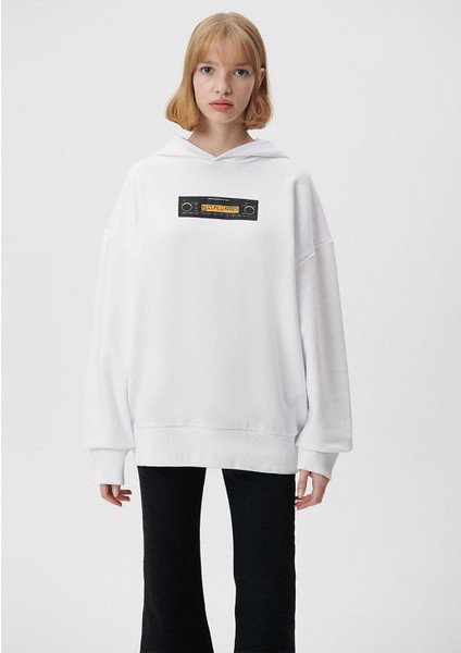 Hüzünlü Karışık Baskılı Kapüşonlu Beyaz Sweatshirt 0S10124-620