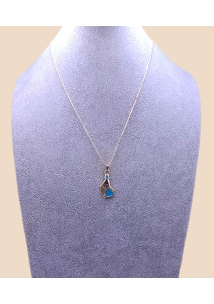 Altın Renk Kalp Tutan El Model Kolye