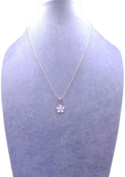 Beyaz Çiçek Model Kolye