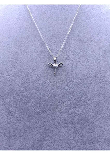 Minimalist Kanatlı Kalp Anahtar Model Kolye