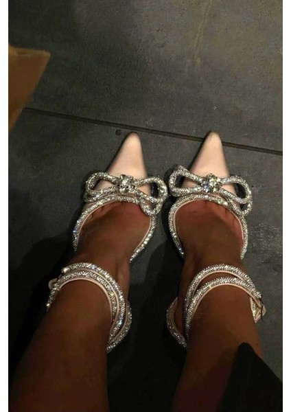 Kadın Nude Bej Ten Saten 8 cm Şeffaf Topuklu Fiyonk Taşlı Bilekten Dolamalı Sivri Burunlu Ayakkabı fiyatları