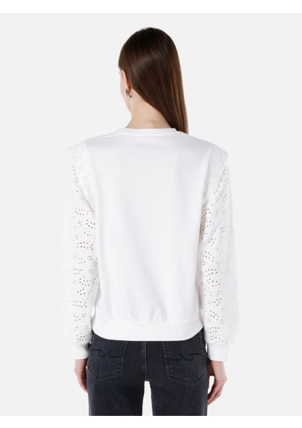 Normal Kesim Bisiklet Yaka Işlemeli Beyaz Kadın Sweatshirt CL1067956 fiyatları